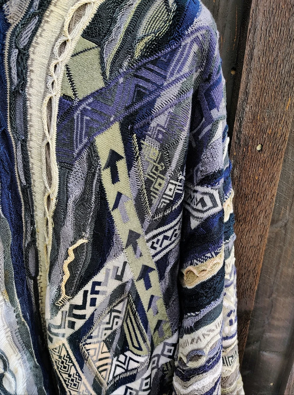 Men's COOGI Arrows Sweater, size XL - Picture 6 of 10